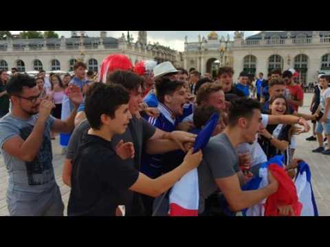 Football :  les supporters explosent de joie place Stanislas à Nancy