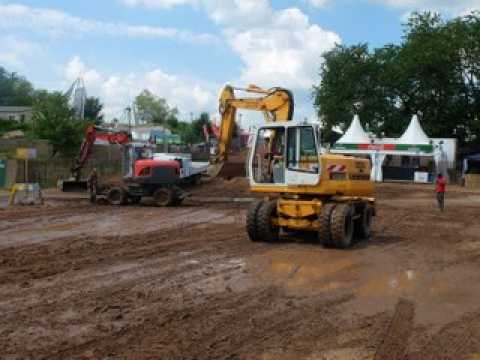 Eurockéennes : opération "boue" avant l'ouverture du site