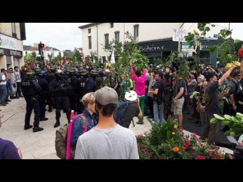 Manifestation anti-Bure à Bar-le-Duc : face à face avec les CRS