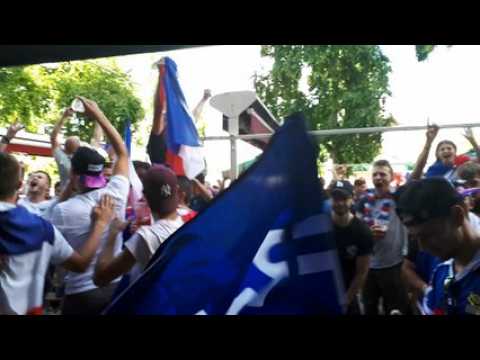Verdun :  les supporters fêtent la victoire des Bleus face à l'Uruguay