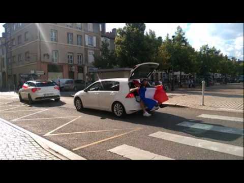 Lunéville : la joie des supporters après la victoire des Bleus face à l'Uruguay
