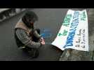 BESANCON Alternatiba Tour Un v&eacute;lo sur l'arche du pont - Label : L'Est Républicain - Category : News