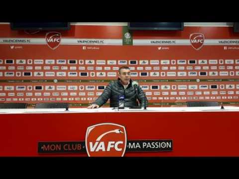 Le coach nancéien Patrick Gabriel en conférence de presse après la victoire de l'ASNL à Valenciennes
