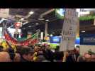 La Coordination rurale manifestent contre le CETA et le Mercosur lors de l'inauguration de l'espace Grand Est au salon de l'agriculture