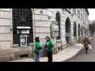 Besan&ccedil;on : des militants de "Alternatiba" collent des affiches sur les banques BNP - Label : L'Est Républicain - Category : News