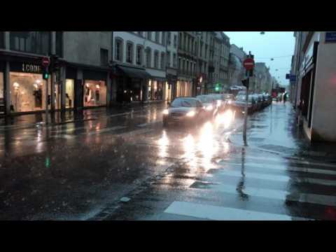 La nuit en pleine journée. Un orage s’abat sur Nancy