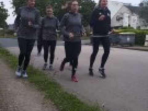 Réveil musculaire des filles de l'ESBF avant le match contre Brest