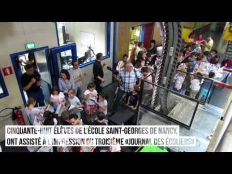 L'Est des écoliers sort de presse sous le regard des enfants de l'école Saint-Georges de Nancy
