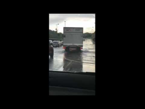 Des torrents d'eau dans les rues de Nancy après le passage d'un orage