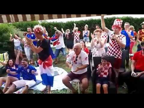 Les Croates lorrains célèbrent l'égalisation de leur équipe face à la France