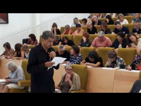 Daniel Picouly "administre" une dictée de son cru lors du "Livres dans la Boucle" à Besançon