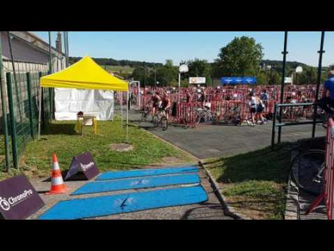 Les triathlètes au début du parcours vélo du triathlon X'Sel de Laneuveville -devant-Nancy