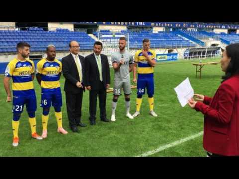Petit message en Chinois des joueurs du FC Sochaux