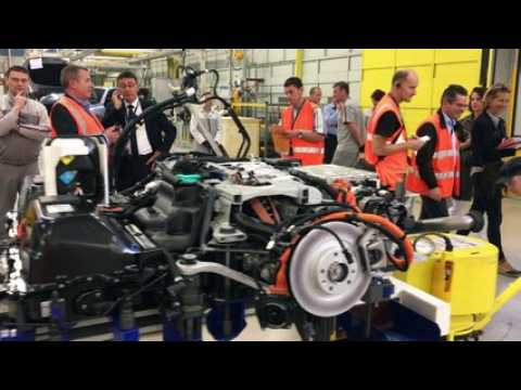 PSA Sochaux se met à l'hybride et l'électrique dès 2019 : visite au cœur de l'atelier pilote