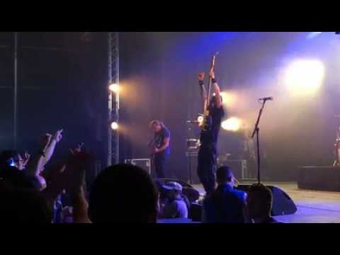 Tagada Jones met le feu pour la première soirée de Watts à Bar