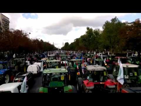 Manifestation des agriculteurs à Paris : le cour de Vincennes bloqué