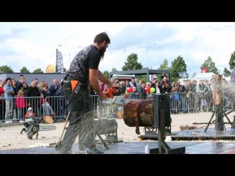 Haute Foire de Pontarlier Coupe à la tronçonneuse