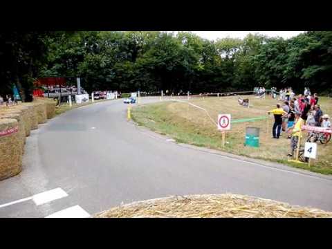 Doubs: Montée de Abbans, une mini Ford GT 40 fait sensation