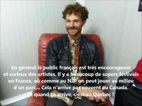 Rich Aucoin seme sa joie de vivre sur le Majic Mirrors du...