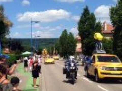 Le passage de la caravane du Tour de France à Pagny-sur-Moselle