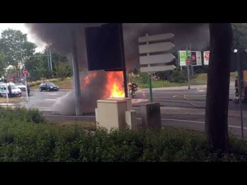 Nancy-Brabois : la voiture s'embrase au feu rouge (2)