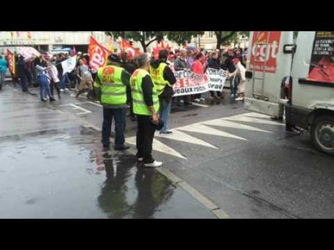 Nancy : manif pluvieuse contre la loi...