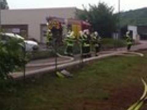 Violent incendie dans une societe de la zone d'activites de...