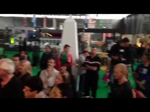 Nancy : Avy de Plus belle la vie en dedicace sur le stand de L'Est...