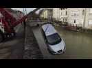 Meuse: en voiture et en marche avant dans le canal