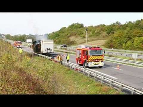 Meuse : le chargement d'un poids lourd s'enflamme sur la RN4...