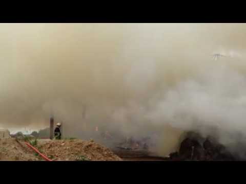 Incendie spectaculaire d'un entrepôt agricole à Amance (70) (3/3)