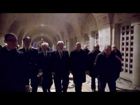 Jean-Marc Todeschini à l'intérieur de l'ossuaire de Douaumont