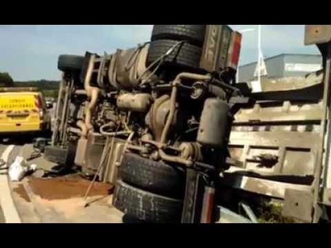 Un camion Comtois couche sur...