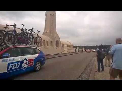 Le peloton du Tour de France à Douaumont