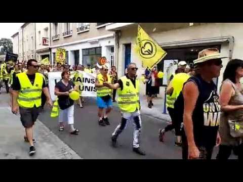 Une centaine de Gilets jaunes défilent dans les ruesde Toul