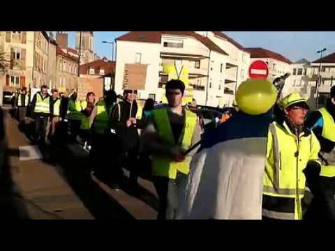 Vesoul : les gilets jaunes défilent pour l'acte X