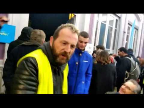 Grand débat : les gilets jaunes passent en force lors de la réunion publique organisée à Besançon par LREM