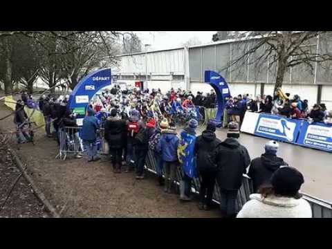 départ de la course espoirs lors des championnats de France de cyclocross à Besançon