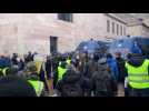 A Besan&ccedil;on, les gilets jaunes sont bloqu&eacute;s bien en amont de la pr&eacute;fecture - Label : L'Est Républicain - Category : News