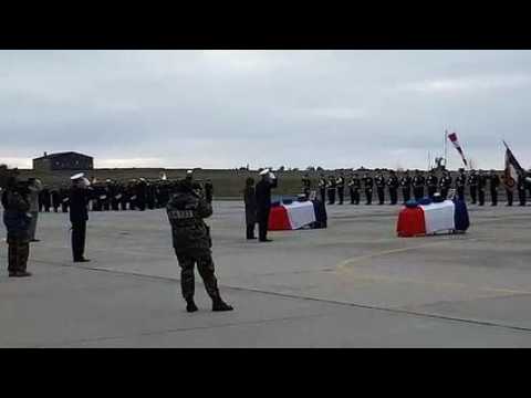 L'hommage à Baptiste Chirié et Audrey Michelon, les pilotes du Mirage 2000D