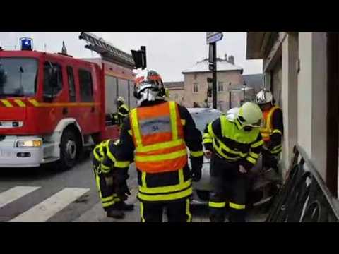 Pont-à-Mousson : la voiture rate son virage et s'échoue sur un trottoir