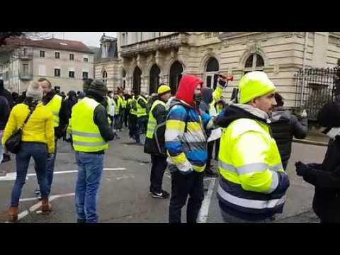 Début de manifestation et premier face à face à Bar-le-Duc