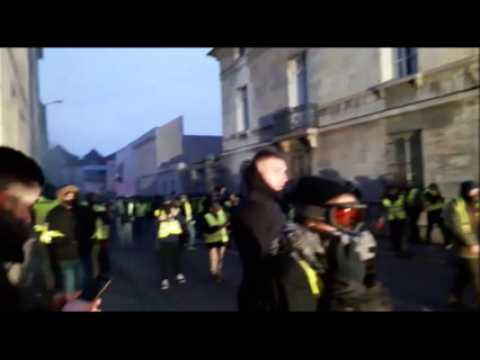 Gilets jaunes : tirs de grenades lacrymogènes à Besançon
