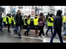 Les gilets jaunes dansent &agrave; un croisement du centre-ville de Besan&ccedil;on - Label : L'Est Républicain - Category : News