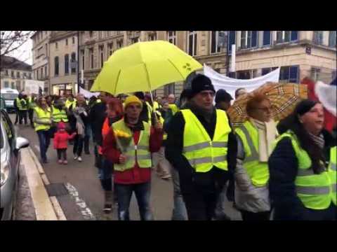 Les gilets jaunes de Bar-le-Duc défilent dans les rues du centre-ville