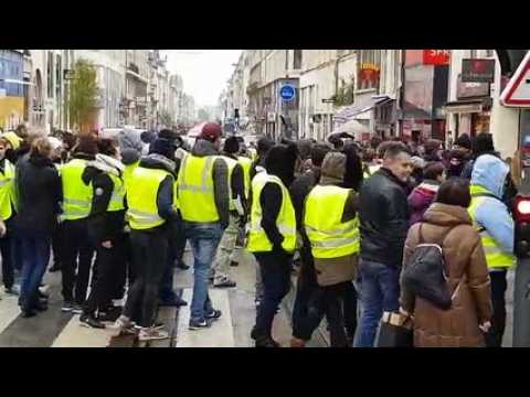 Quelque dizaines de gilets jaunes bloquent la rue Saint-Jean à Nancy