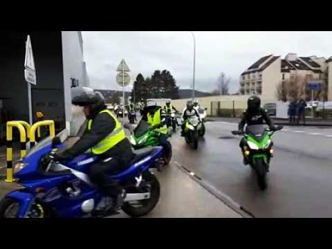Les gilets jaunes traversent le centre-ville de Vesoul