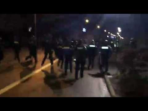 Les CRS et gendarmes chargent et interpellent trois gilets jaunes à Frouard