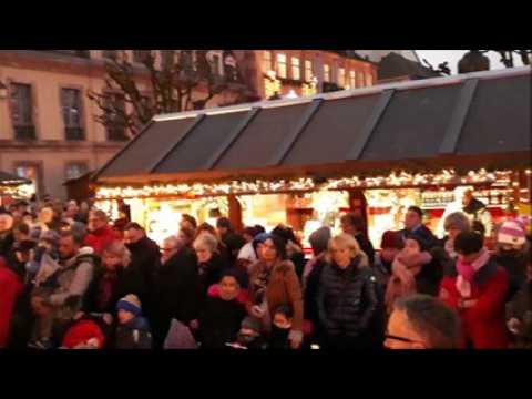 Minute de silence du marché de noël de Montbéliard en hommage aux victimes de Strasbourg