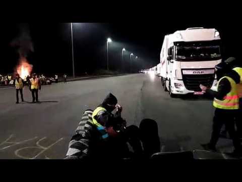 morceau de musique devant le péage de Fontaine